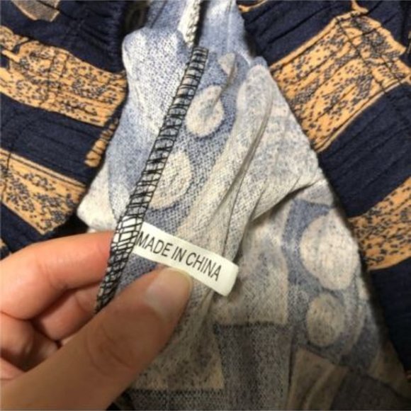 Printed Wide-Leg Pleated Pants - Picture 5 of 12